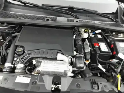 Photo 14 Peugeot 2008  PureTech 130 S&S EAT8