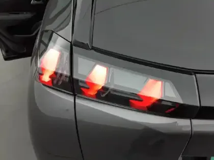 Photo 16 Peugeot 2008  PureTech 130 S&S EAT8