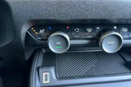 Photo 47 Citroën C4  Hybride 145 e-DCS6
