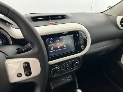 Photo 48 Renault Twingo  III E-Tech