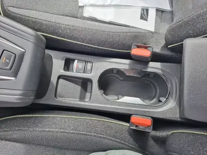 Photo 7 Renault Captur  E-Tech full hybrid 160 ch