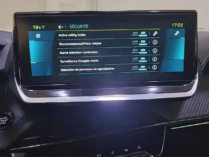 Photo 43 Peugeot 2008  Electrique 136 ch