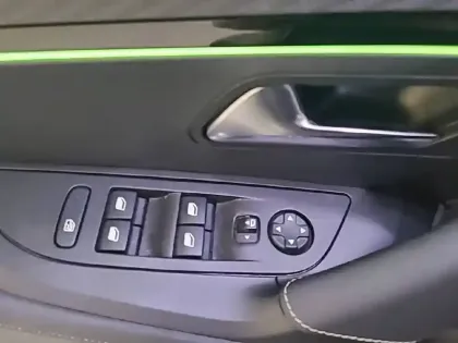 Photo 52 Peugeot 2008  Electrique 136 ch