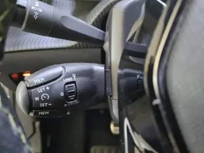 Photo 48 Peugeot 2008  Electrique 136 ch