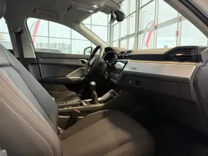 Photo 8 Audi Q3  35 TFSI 150 ch