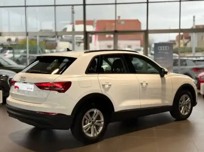 Photo 2 Audi Q3  35 TFSI 150 ch
