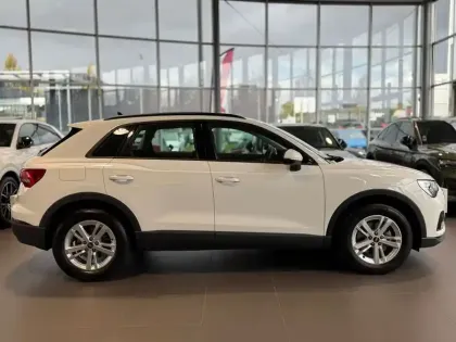 Photo 3 Audi Q3  35 TFSI 150 ch