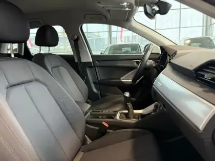 Photo 18 Audi Q3  35 TFSI 150 ch