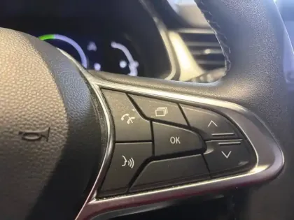 Photo 16 Renault Captur  E-Tech 145 - 21