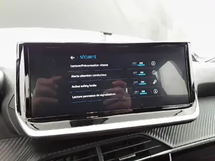 Photo 39 Peugeot 2008  PureTech 100 S&S BVM6