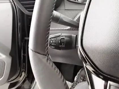 Photo 41 Peugeot 2008  PureTech 100 S&S BVM6