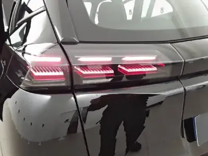 Photo 36 Peugeot 2008  PureTech 100 S&S BVM6