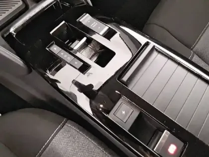 Photo 33 Citroën C4 e- 136 ch Automatique