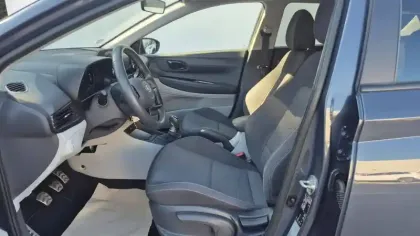 Photo 57 Hyundai Bayon  1.0 T-GDi 100 Hybrid 48V