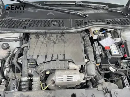 Photo 11 Peugeot 208  PureTech 100 S&S BVM6