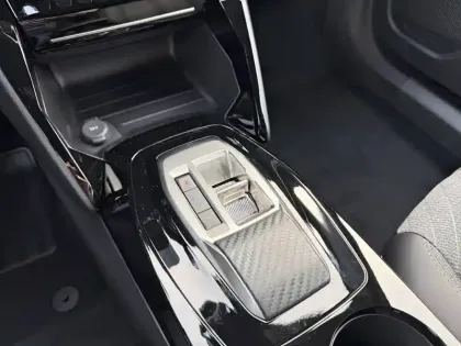 Photo 33 Peugeot 2008  Hybrid 145 e-DCS6