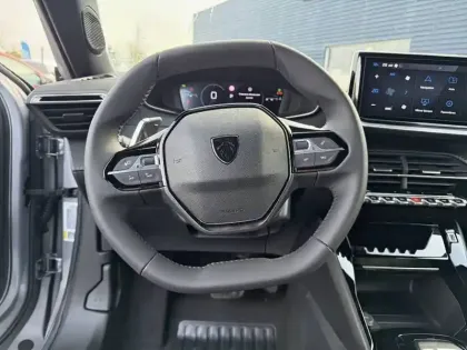 Photo 28 Peugeot 2008  Hybrid 145 e-DCS6