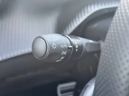 Photo 19 Peugeot 208  Electrique 50 kWh 136ch