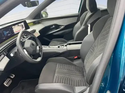 Photo 24 Peugeot 5008  Hybrid 136 e-DCS6