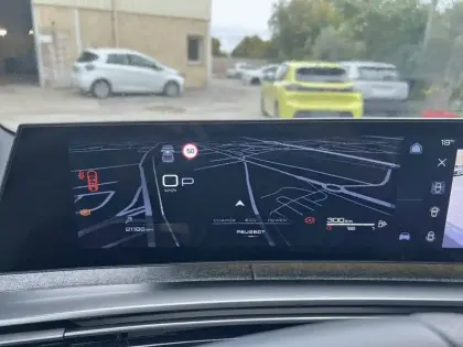 Photo 11 Peugeot 5008  Hybrid 136 e-DCS6