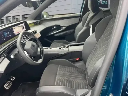 Photo 8 Peugeot 5008  Hybrid 136 e-DCS6