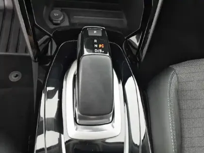 Photo 13 Peugeot 2008  Electrique 136 ch