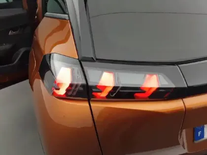 Photo 16 Peugeot 2008  Electrique 136 ch