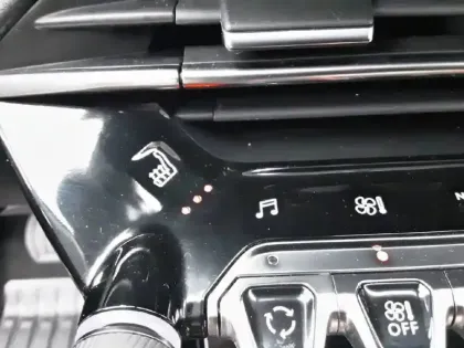 Photo 23 Peugeot 2008  Electrique 136 ch