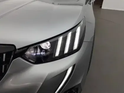 Photo 15 Peugeot 2008  PureTech 130 S&S BVM6