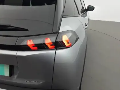 Photo 16 Peugeot 2008  PureTech 130 S&S BVM6