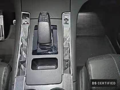 Photo 18 DS DS 7 DS7 Crossback Hybride E-Tense 300 EAT8 4x4 Louvre