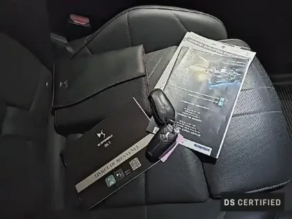Photo 14 DS DS 7 DS7 Crossback Hybride E-Tense 300 EAT8 4x4 Louvre