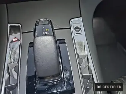 Photo 22 DS DS 7 DS7 Crossback Hybride E-Tense 300 EAT8 4x4 Louvre