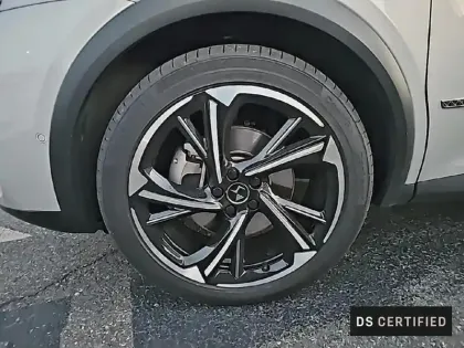 Photo 13 DS DS 7 DS7 Crossback Hybride E-Tense 300 EAT8 4x4 Louvre