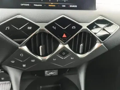 Photo 11 DS DS 3 DS3 Crossback PureTech 130 EAT8 Toits de Paris