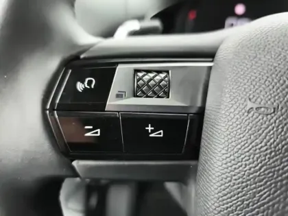 Photo 17 DS DS 3 DS3 Crossback PureTech 130 EAT8 Toits de Paris