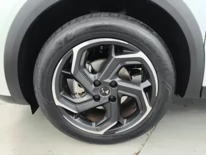 Photo 13 DS DS 3 DS3 Crossback PureTech 130 EAT8 Toits de Paris