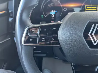 Photo 15 Renault Austral 1.2 E-Tech full hybrid 200ch Techno esprit Alpine - 23