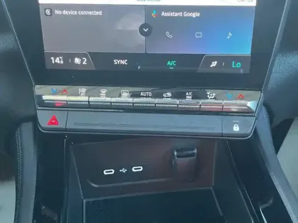 Photo 4 Renault Austral 1.2 E-Tech full hybrid 200ch Techno esprit Alpine - 23