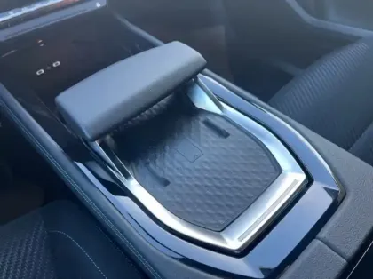 Photo 18 Renault Austral 1.2 E-Tech full hybrid 200ch Techno esprit Alpine - 23