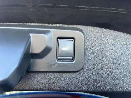 Photo 17 Renault Austral 1.2 E-Tech full hybrid 200ch Techno esprit Alpine - 23