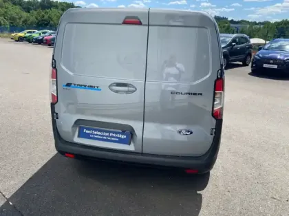 Photo 22 Ford Transit Courier Fourgonnette Electrique 100 kW 136ch Limited