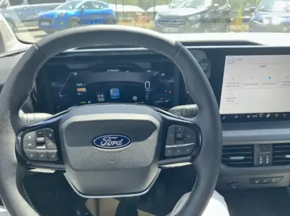 Photo 2 Ford Transit Courier Fourgonnette Electrique 100 kW 136ch Limited