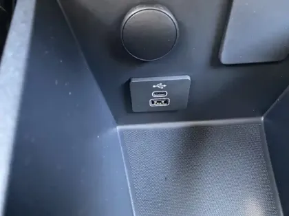 Photo 19 Ford Transit Courier Fourgonnette Electrique 100 kW 136ch Limited