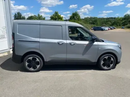 Photo 23 Ford Transit Courier Fourgonnette Electrique 100 kW 136ch Limited