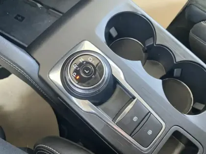 Photo 7 Ford Kuga 2.5 Duratec 243ch Hybride Rechargeable Active X Powershift