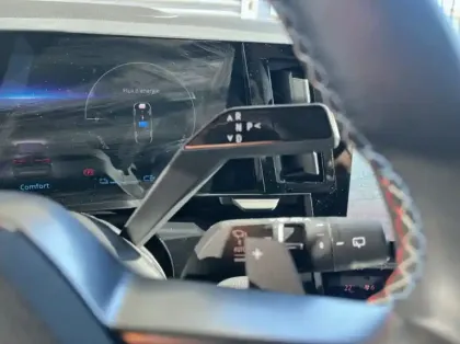 Photo 7 Renault Austral 1.2 E-Tech full hybrid 200ch Iconic esprit Alpine- 24