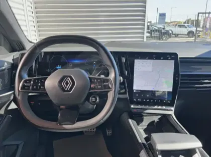 Photo 2 Renault Austral 1.2 E-Tech full hybrid 200ch Iconic esprit Alpine- 24