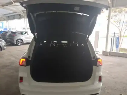 Photo 8 Ford Kuga  2.5 Duratec 190ch FHEV ST-Line X BVA