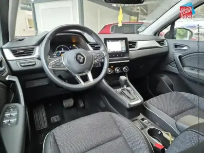 Photo 14 Renault Captur  1.6 E-Tech hybride 145ch Techno GPS Camera